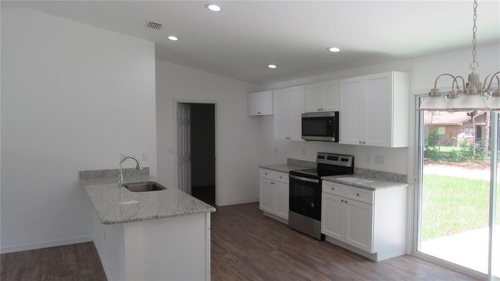 Recently Sold: $210,000 (3 beds, 2 baths, 1231 Square Feet)
