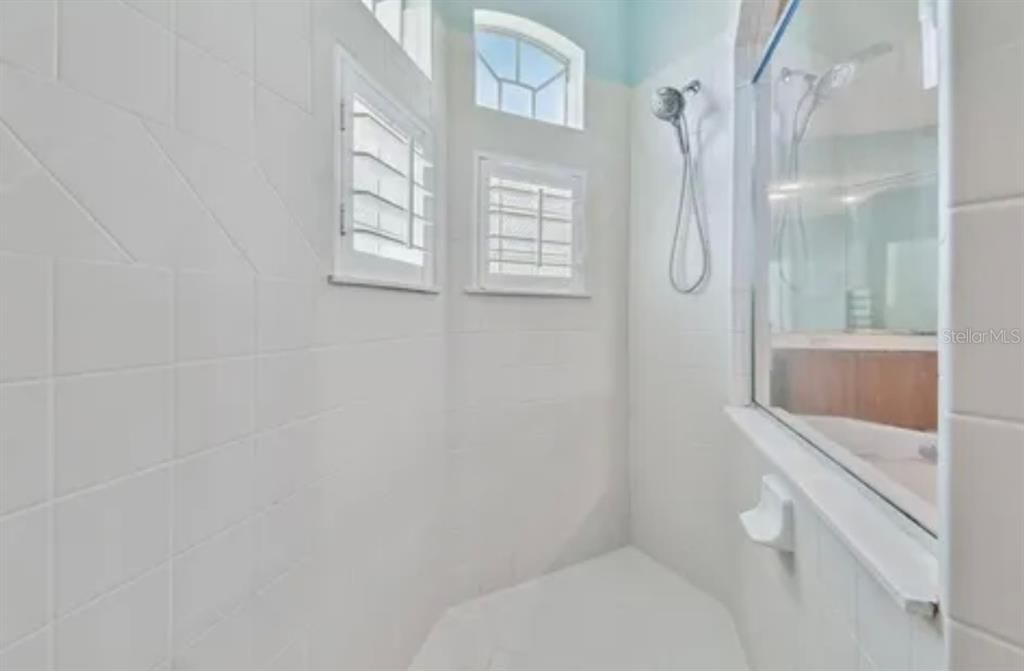 最近租的: $3,200 (4 贝兹, 3 浴室, 2718 平方英尺)