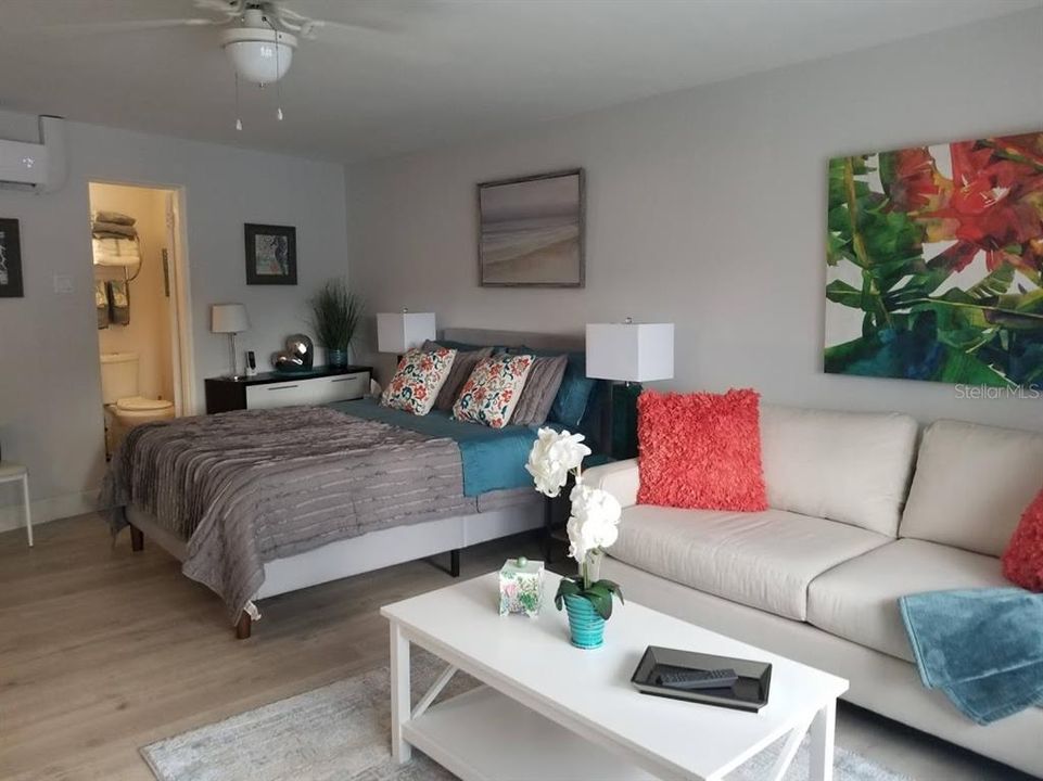 Active With Contract: $1,850 (1 beds, 1 baths, 412 Square Feet)