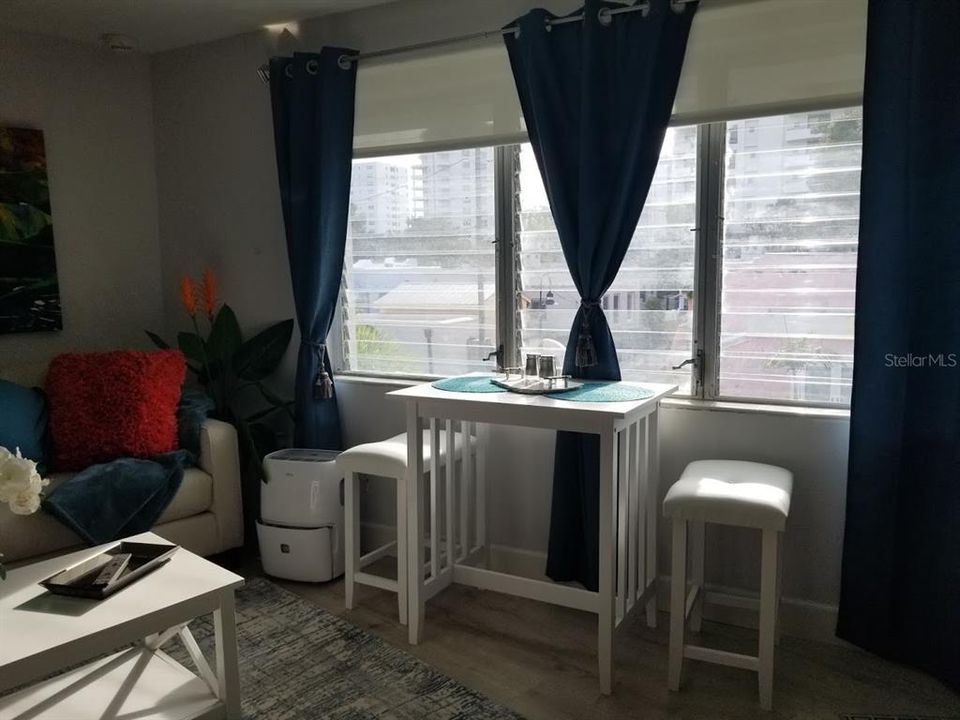 Active With Contract: $1,850 (1 beds, 1 baths, 412 Square Feet)