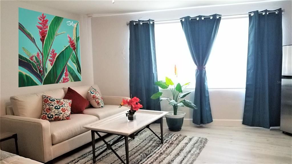 Active With Contract: $1,850 (1 beds, 1 baths, 412 Square Feet)