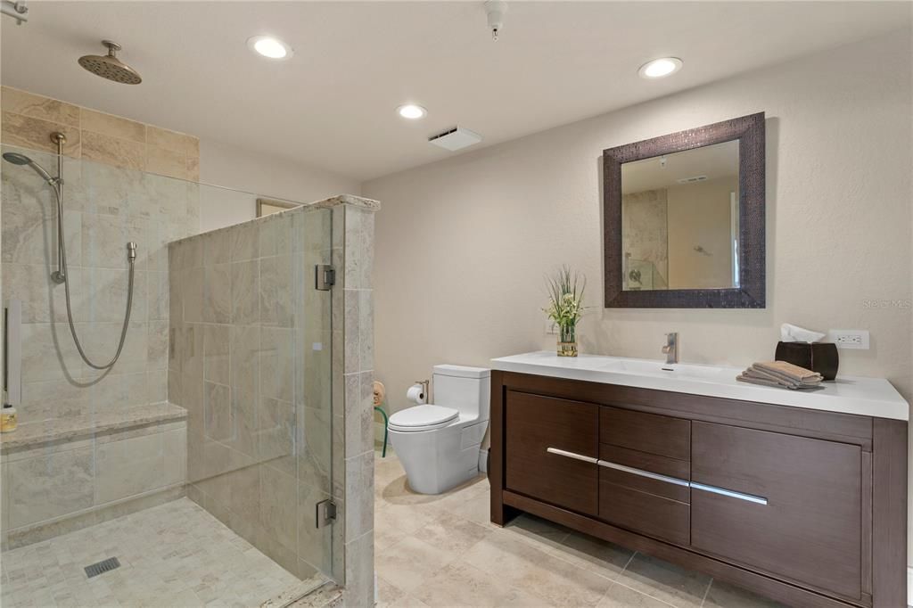 最近售出: $799,000 (2 贝兹, 2 浴室, 1660 平方英尺)
