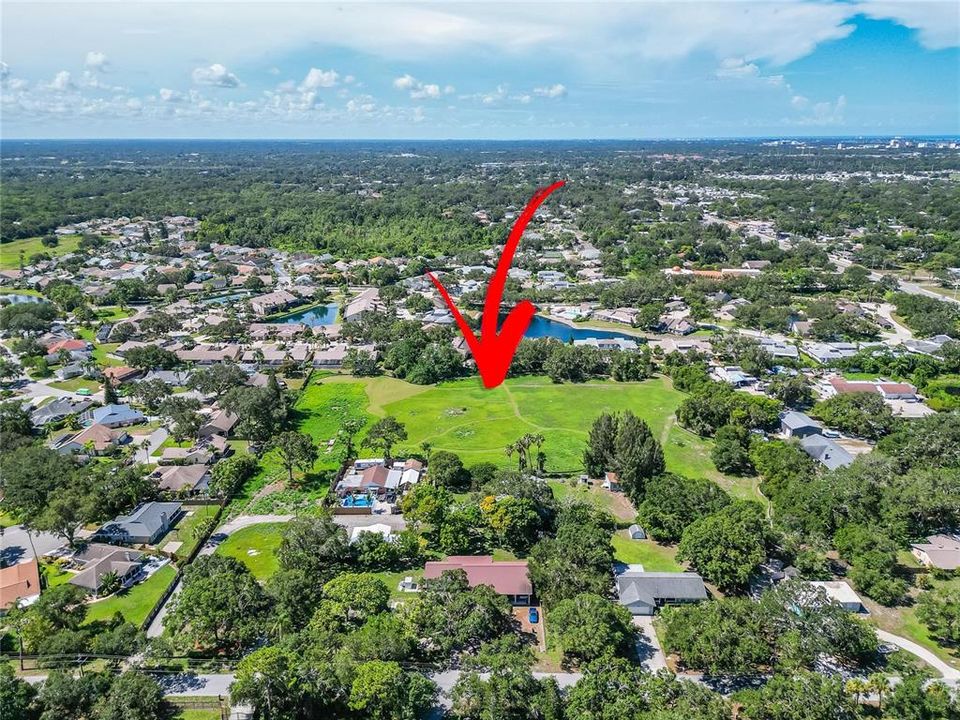 На продажу: $2,199,000 (6.13 acres)