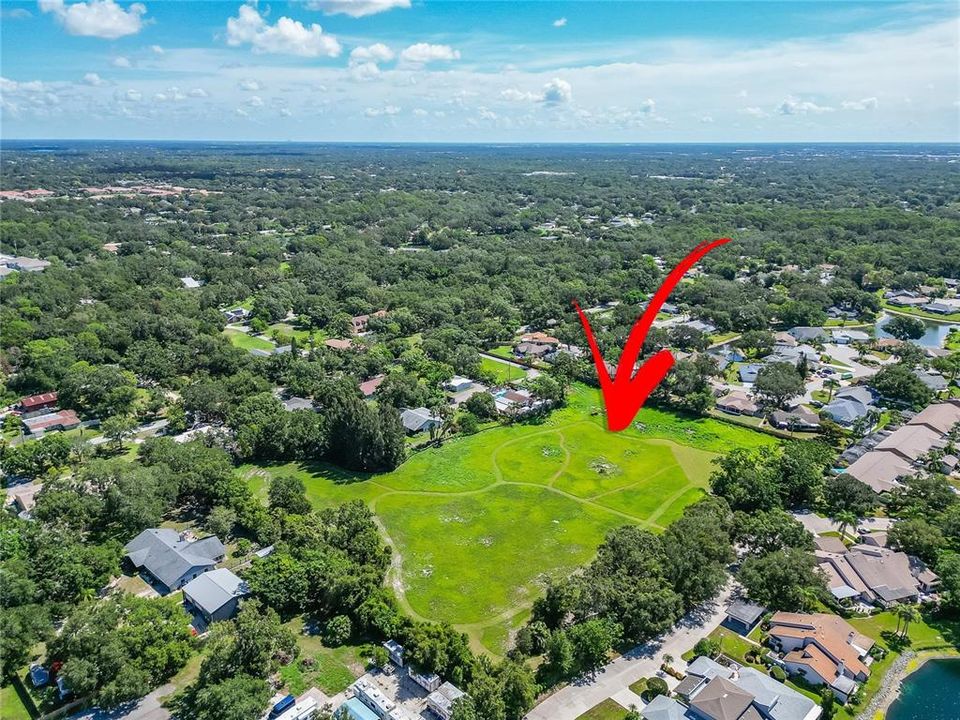 На продажу: $2,199,000 (6.13 acres)