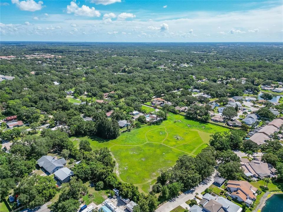 На продажу: $2,199,000 (6.13 acres)