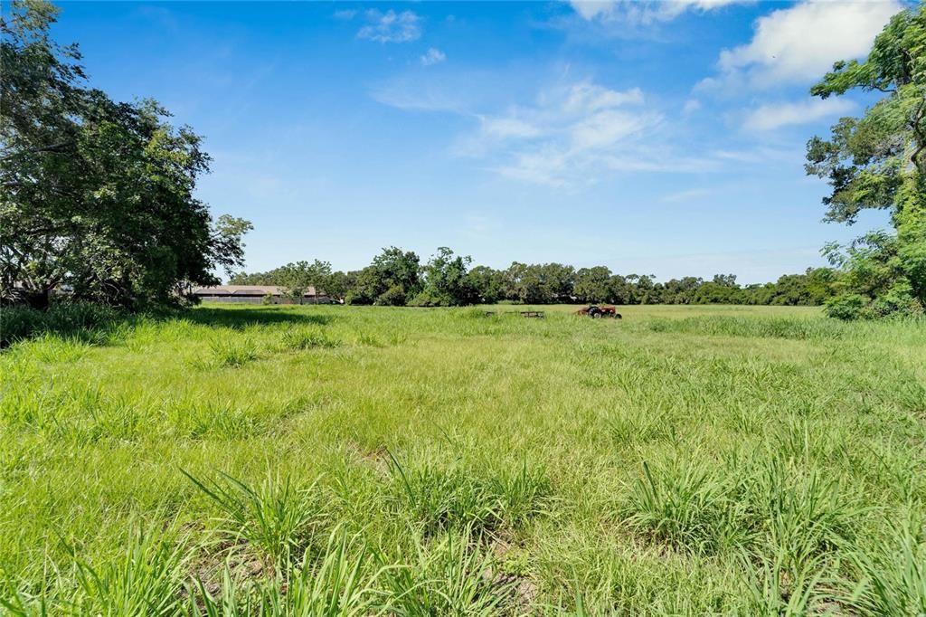 En Venta: $2,199,000 (6.13 acres)