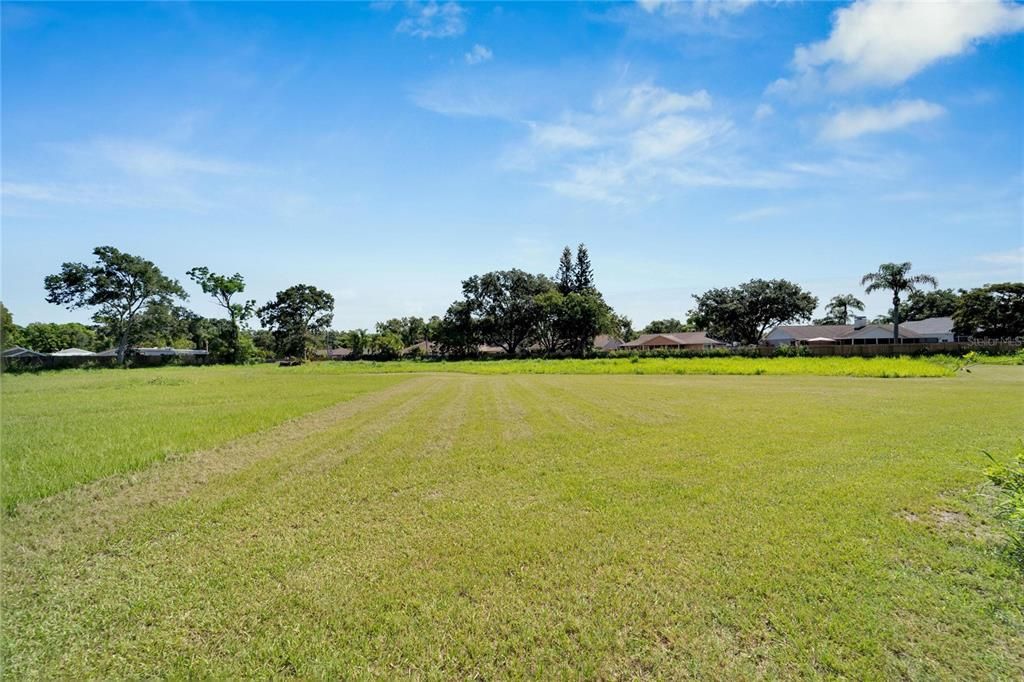 En Venta: $2,199,000 (6.13 acres)