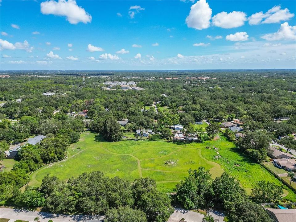 На продажу: $2,199,000 (6.13 acres)