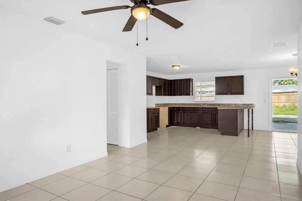 For Sale: $238,999 (3 beds, 2 baths, 1401 Square Feet)