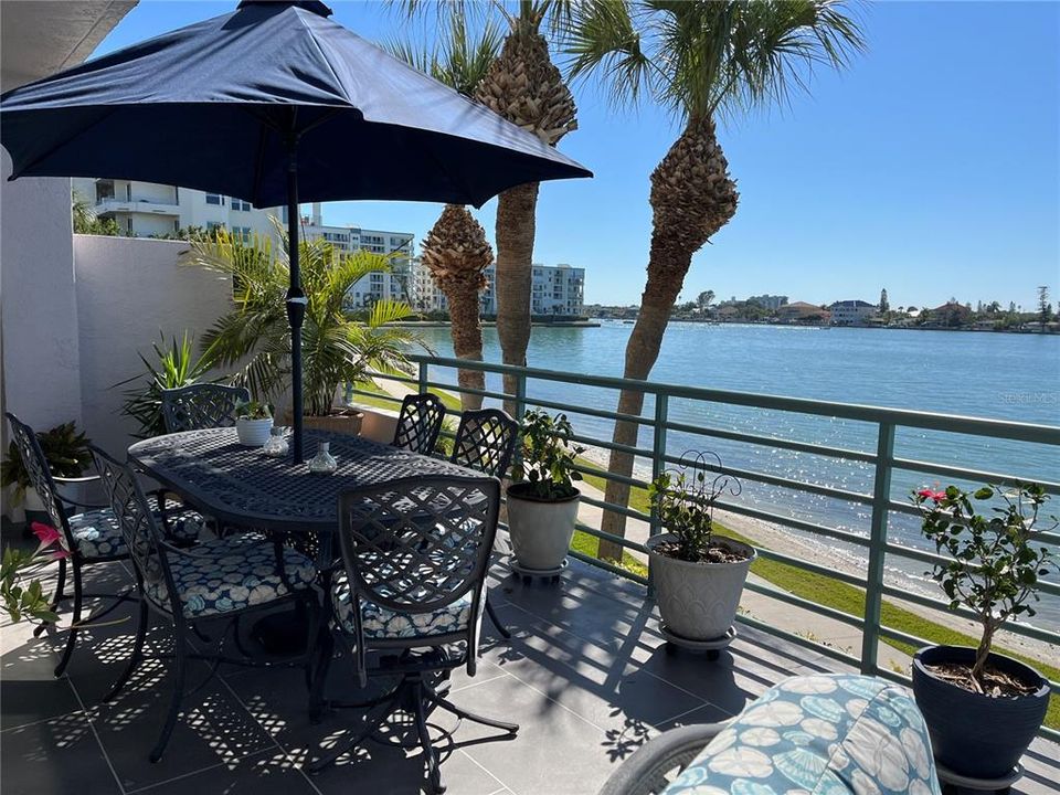 Recently Sold: $799,000 (2 beds, 2 baths, 1300 Square Feet)
