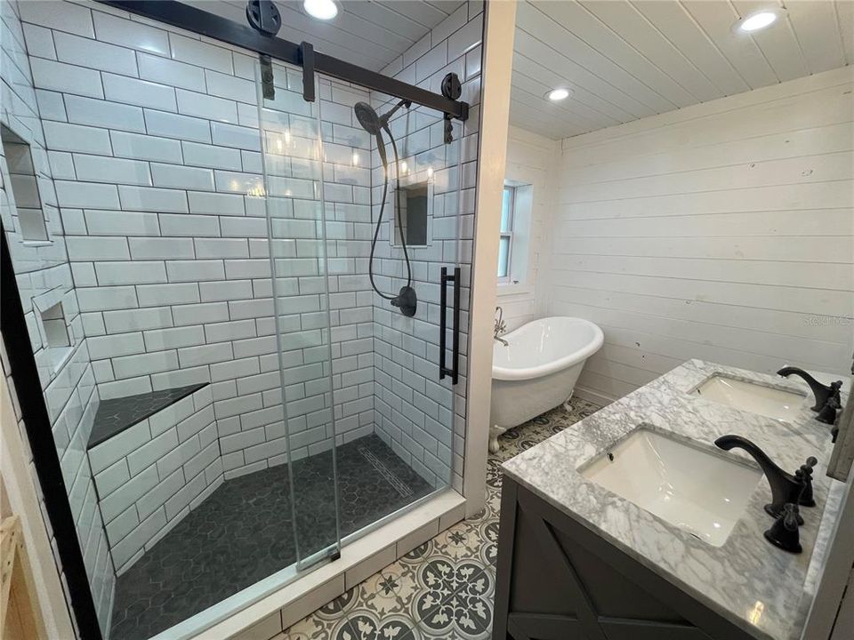 最近租的: $3,250 (4 贝兹, 2 浴室, 2500 平方英尺)
