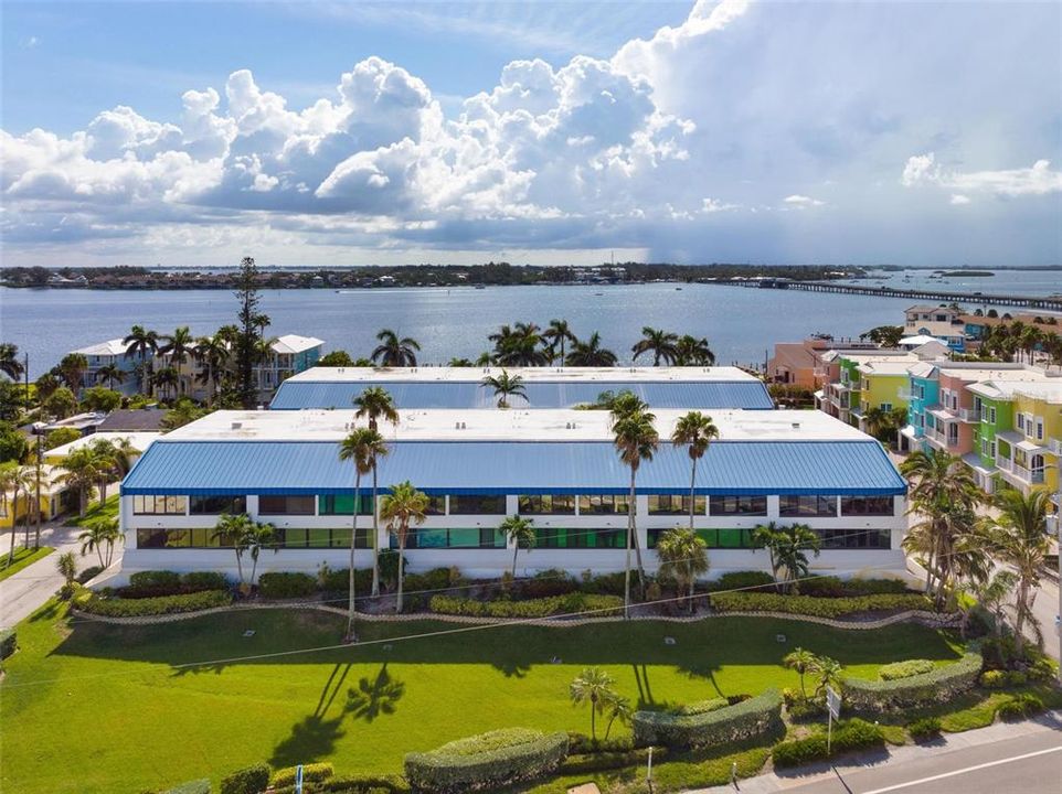 Recently Sold: $799,999 (2 beds, 2 baths, 1357 Square Feet)