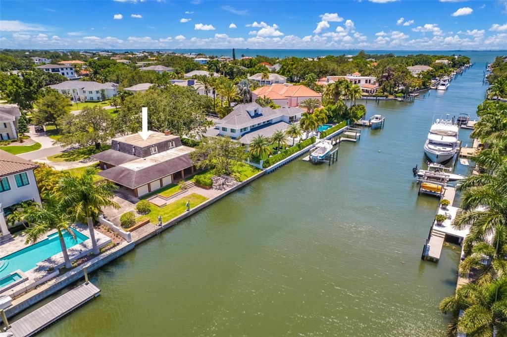 Recently Sold: $3,275,000 (4 beds, 2 baths, 2902 Square Feet)