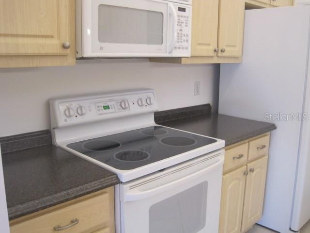 Recently Rented: $1,700 (2 beds, 2 baths, 1116 Square Feet)