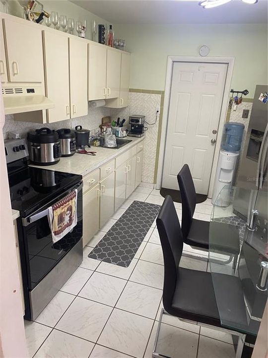 Recently Rented: $2,500 (2 beds, 1 baths, 1690 Square Feet)