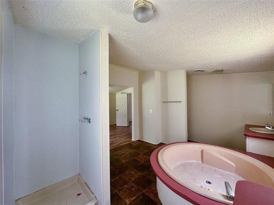 最近售出: $117,500 (3 贝兹, 2 浴室, 1340 平方英尺)