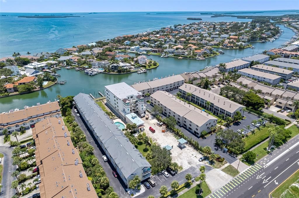 Located on an expansive canal with views of Tampa Bay and the mansions of Sands Point, its a lovely setting!