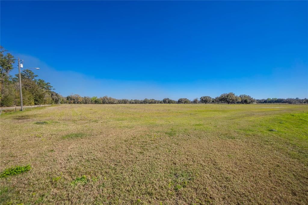 На продажу: $595,000 (32.31 acres)