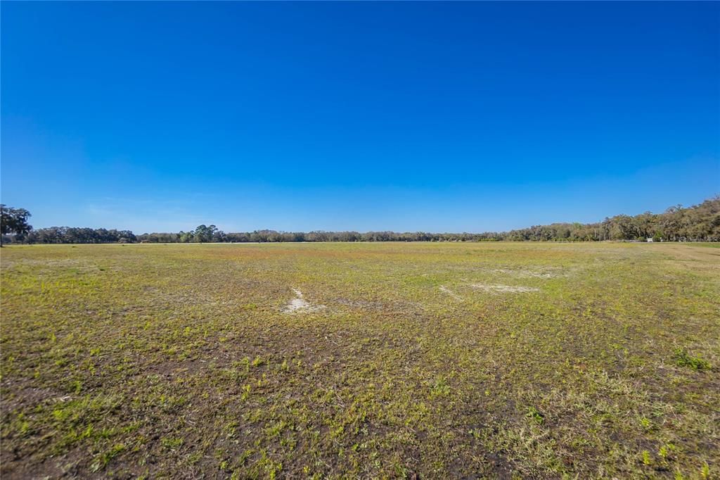 На продажу: $595,000 (32.31 acres)