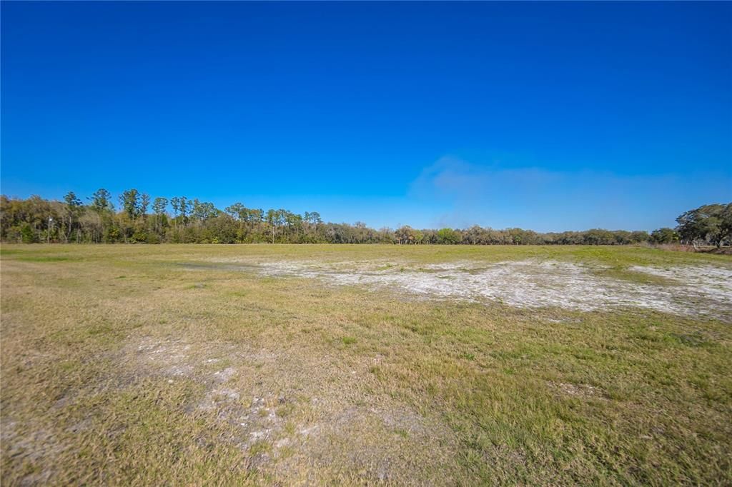 На продажу: $595,000 (32.31 acres)