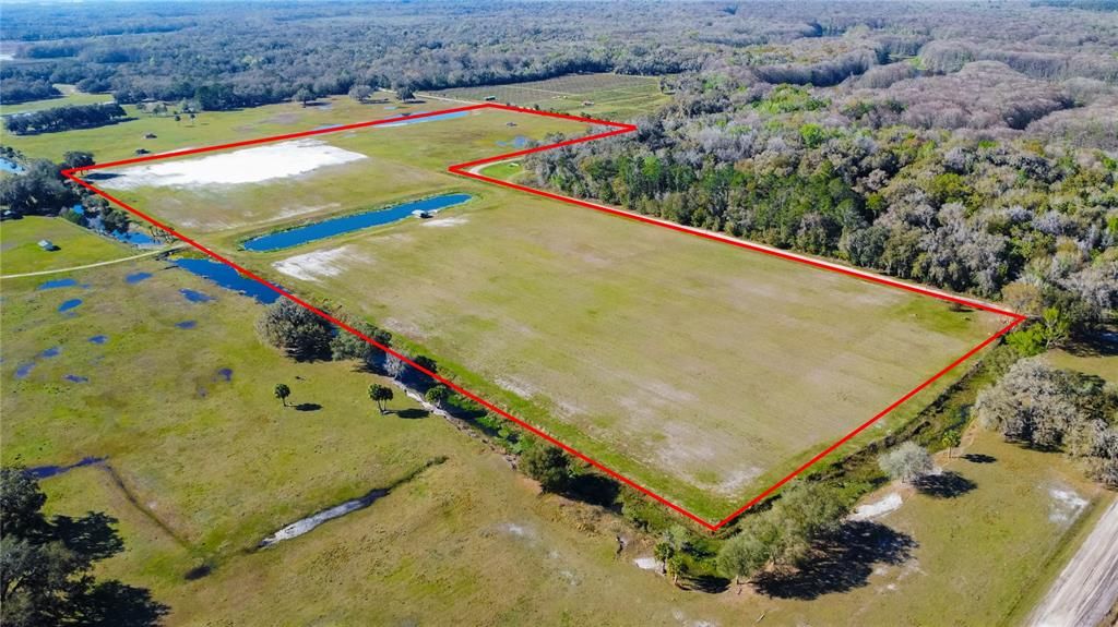 На продажу: $595,000 (32.31 acres)