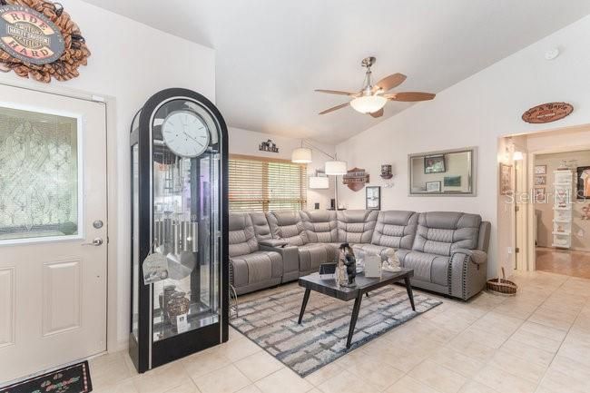 Recently Sold: $395,000 (3 beds, 2 baths, 1466 Square Feet)