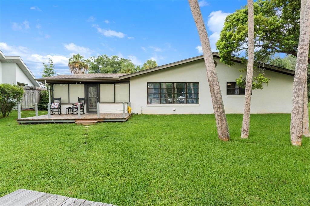 Recently Sold: $650,000 (3 beds, 2 baths, 1665 Square Feet)