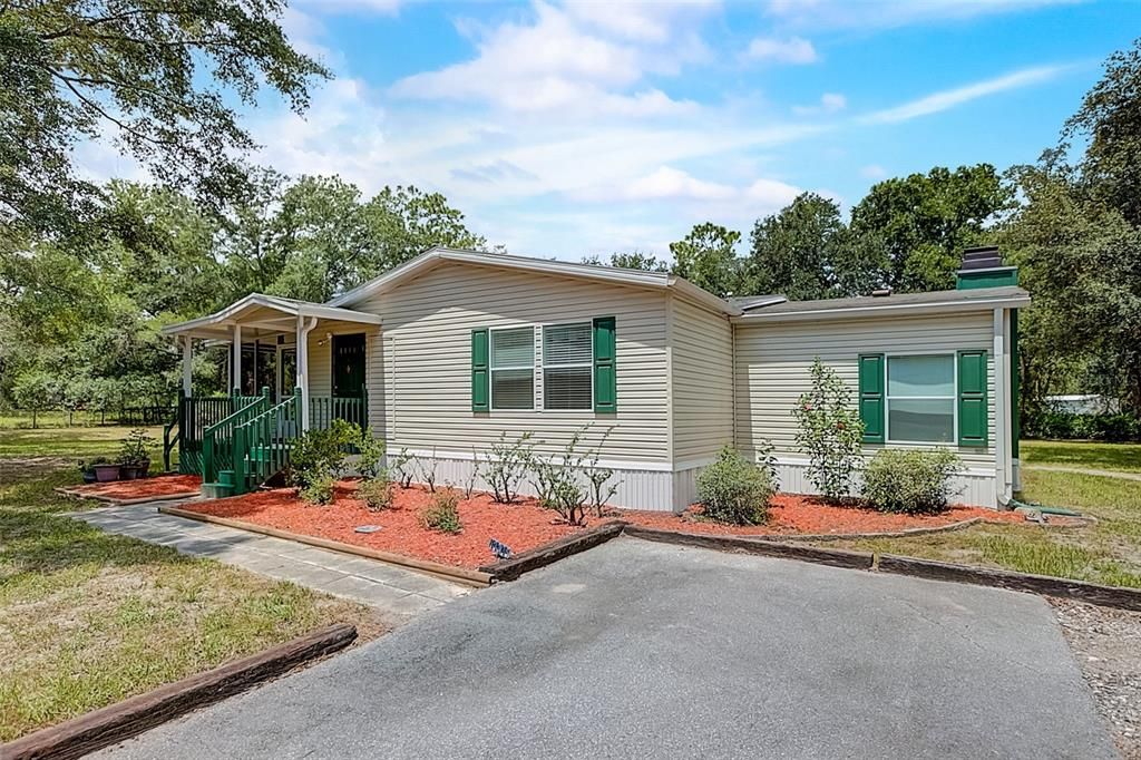 Recently Sold: $377,000 (3 beds, 2 baths, 2140 Square Feet)