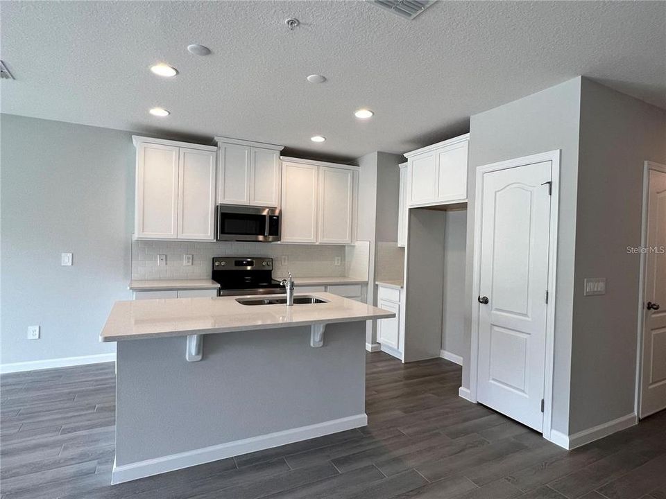 Recently Sold: $348,520 (3 beds, 2 baths, 1379 Square Feet)
