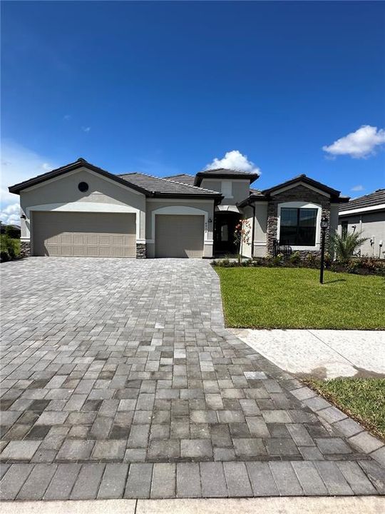 Recently Sold: $730,000 (3 beds, 3 baths, 2446 Square Feet)