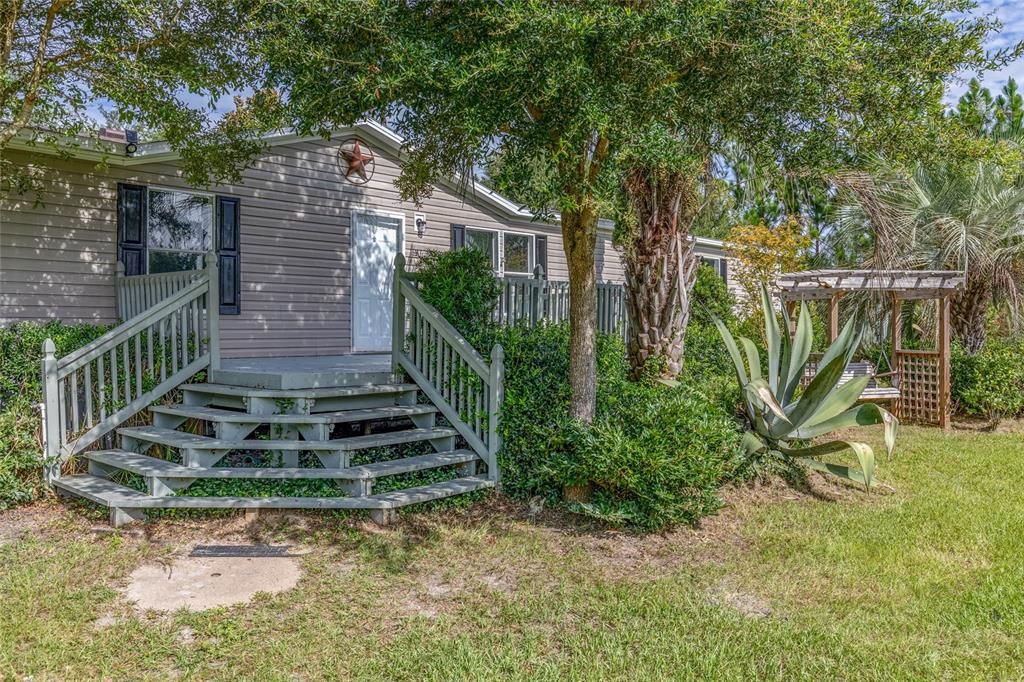 Recently Sold: $295,000 (5 beds, 3 baths, 2280 Square Feet)