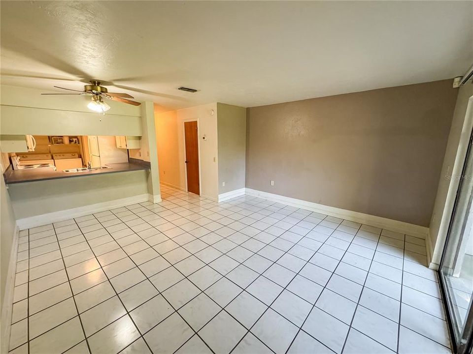 Active With Contract: $144,900 (2 beds, 1 baths, 1001 Square Feet)