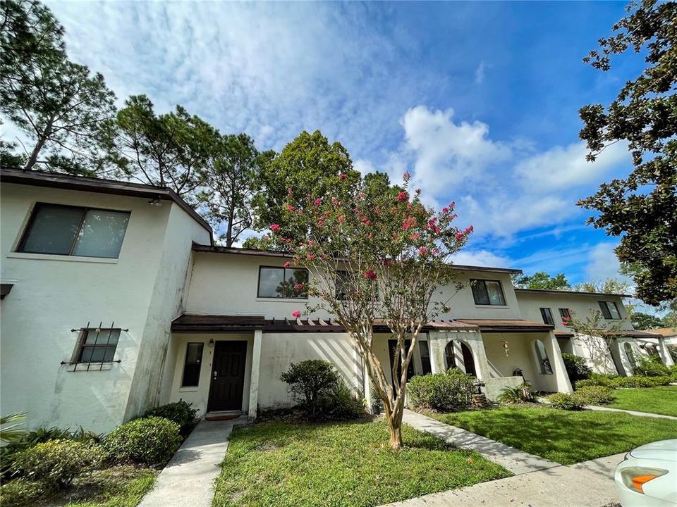 Active With Contract: $144,900 (2 beds, 1 baths, 1001 Square Feet)