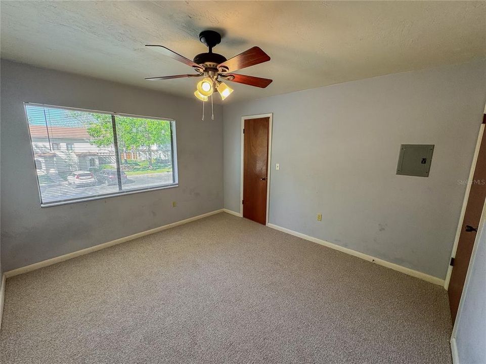 Active With Contract: $144,900 (2 beds, 1 baths, 1001 Square Feet)