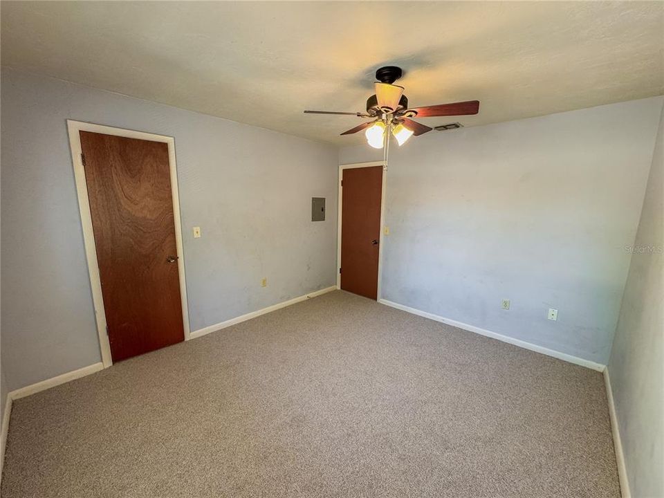 Active With Contract: $144,900 (2 beds, 1 baths, 1001 Square Feet)