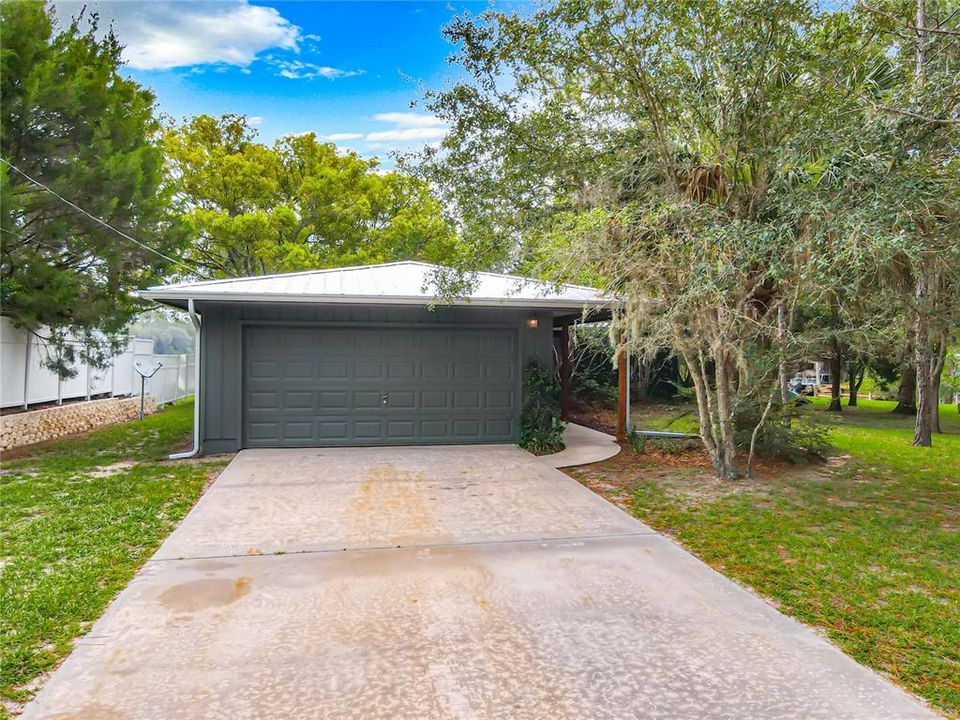 For Sale: $730,000 (3 beds, 2 baths, 1215 Square Feet)