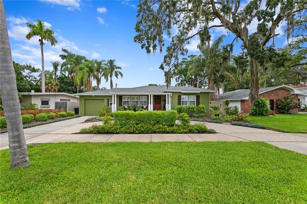 Recently Sold: $940,000 (3 beds, 3 baths, 1707 Square Feet)