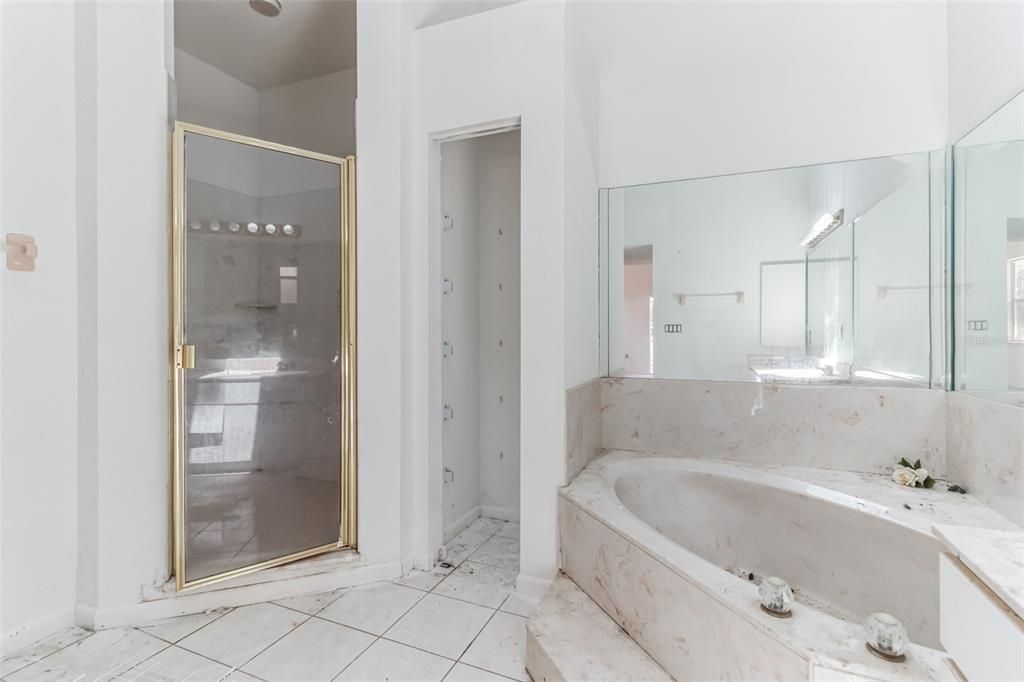最近售出: $249,000 (3 贝兹, 2 浴室, 2062 平方英尺)