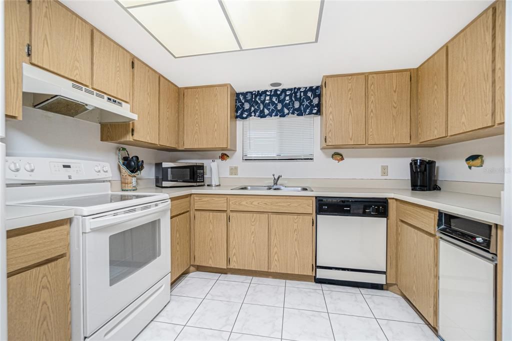 For Sale: $200,000 (2 beds, 2 baths, 1440 Square Feet)