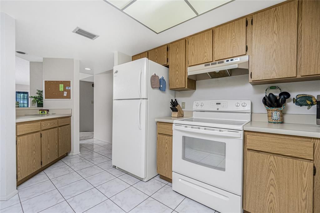 For Sale: $200,000 (2 beds, 2 baths, 1440 Square Feet)