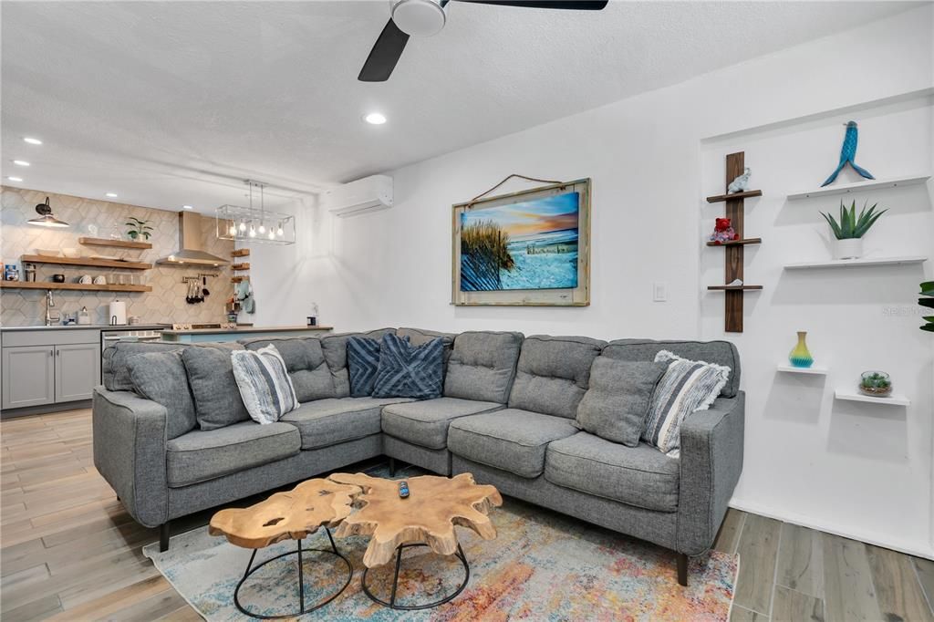 Active With Contract: $1,099,900 (4 beds, 0 baths, 2212 Square Feet)