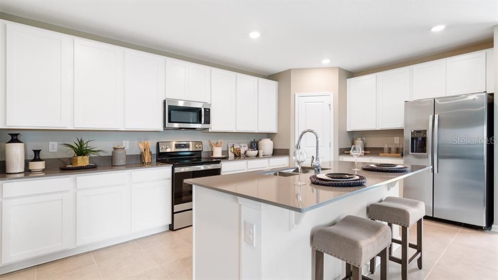 最近售出: $433,902 (6 贝兹, 3 浴室, 2650 平方英尺)