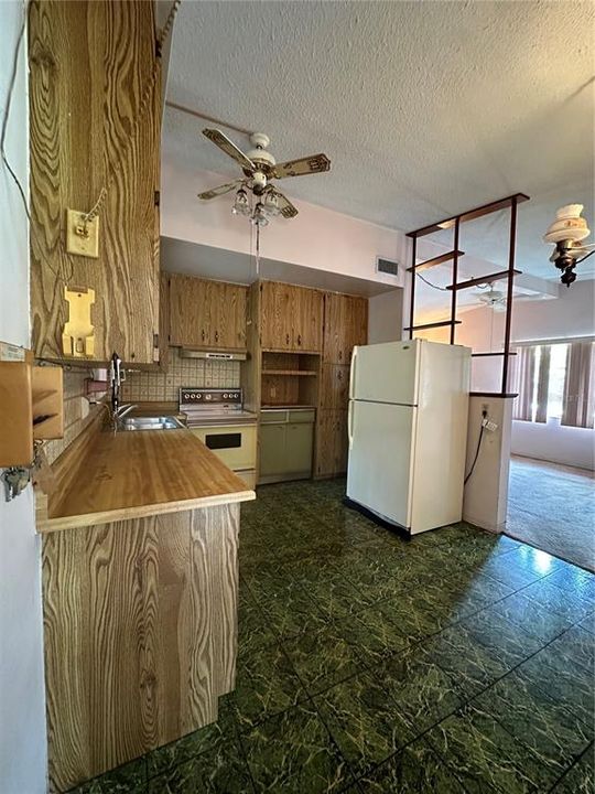 Recently Sold: $198,000 (2 beds, 1 baths, 1097 Square Feet)