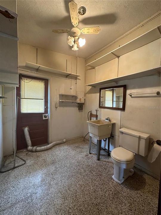 Recently Sold: $198,000 (2 beds, 1 baths, 1097 Square Feet)