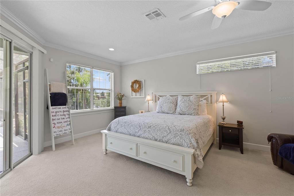 Recently Sold: $1,050,000 (3 beds, 3 baths, 2476 Square Feet)