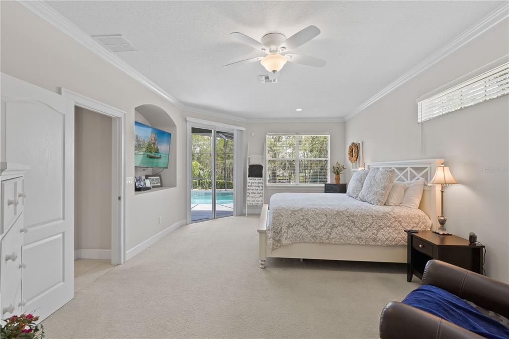 Recently Sold: $1,050,000 (3 beds, 3 baths, 2476 Square Feet)