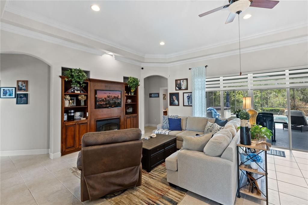 Recently Sold: $1,050,000 (3 beds, 3 baths, 2476 Square Feet)