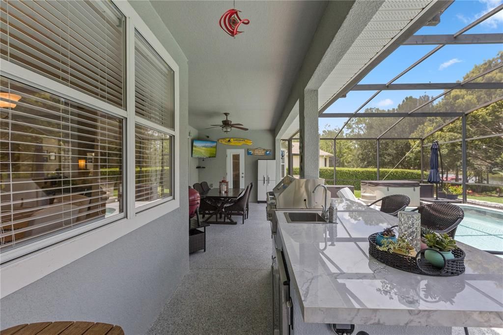 Recently Sold: $1,050,000 (3 beds, 3 baths, 2476 Square Feet)