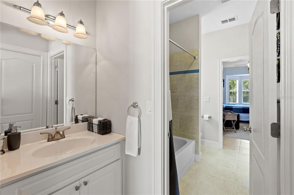 Recently Sold: $1,050,000 (3 beds, 3 baths, 2476 Square Feet)