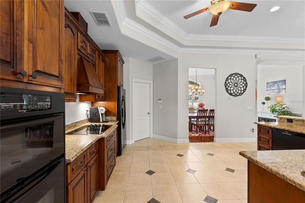 Recently Sold: $1,050,000 (3 beds, 3 baths, 2476 Square Feet)